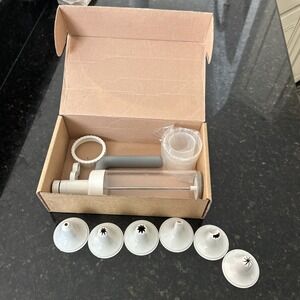 Pampered Chef Easy Accent Decorator #1778 w 6 Tips Box & Manual Icing Decorator